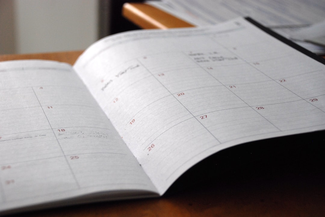 Open monthly planner used to structure a retake study schedule