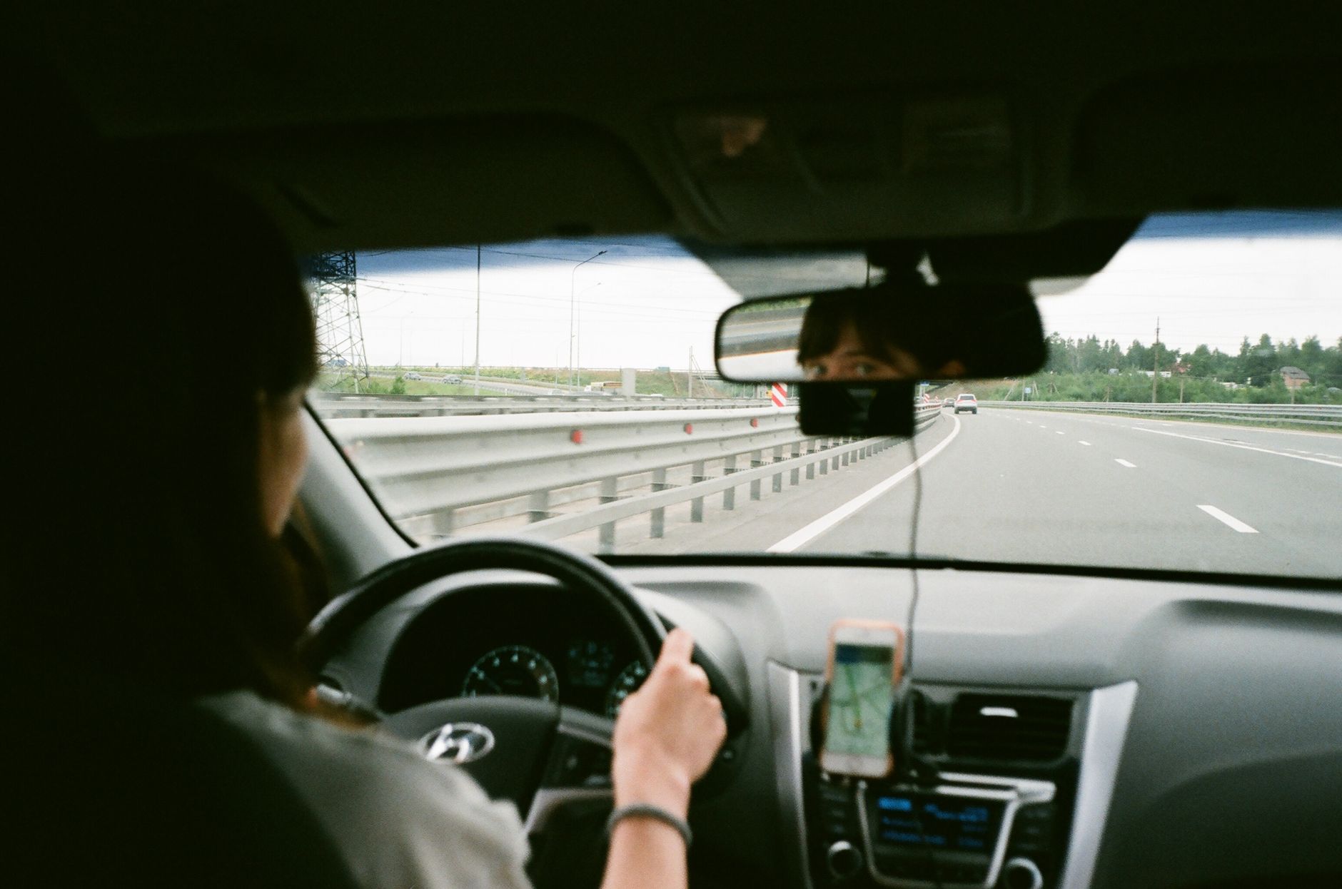 Nurse driving between scheduled home visits with GPS on the dashboard, the travel that replaces a hospital unit for a home health RN
