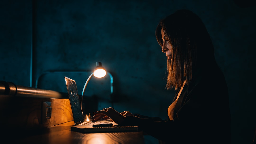 Nurse checking multistate licensure requirements online before applying to travel agencies