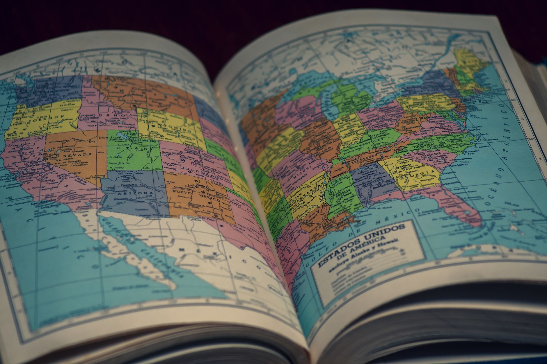 Map of the United States, representing a nurse relocating between compact and non-compact states