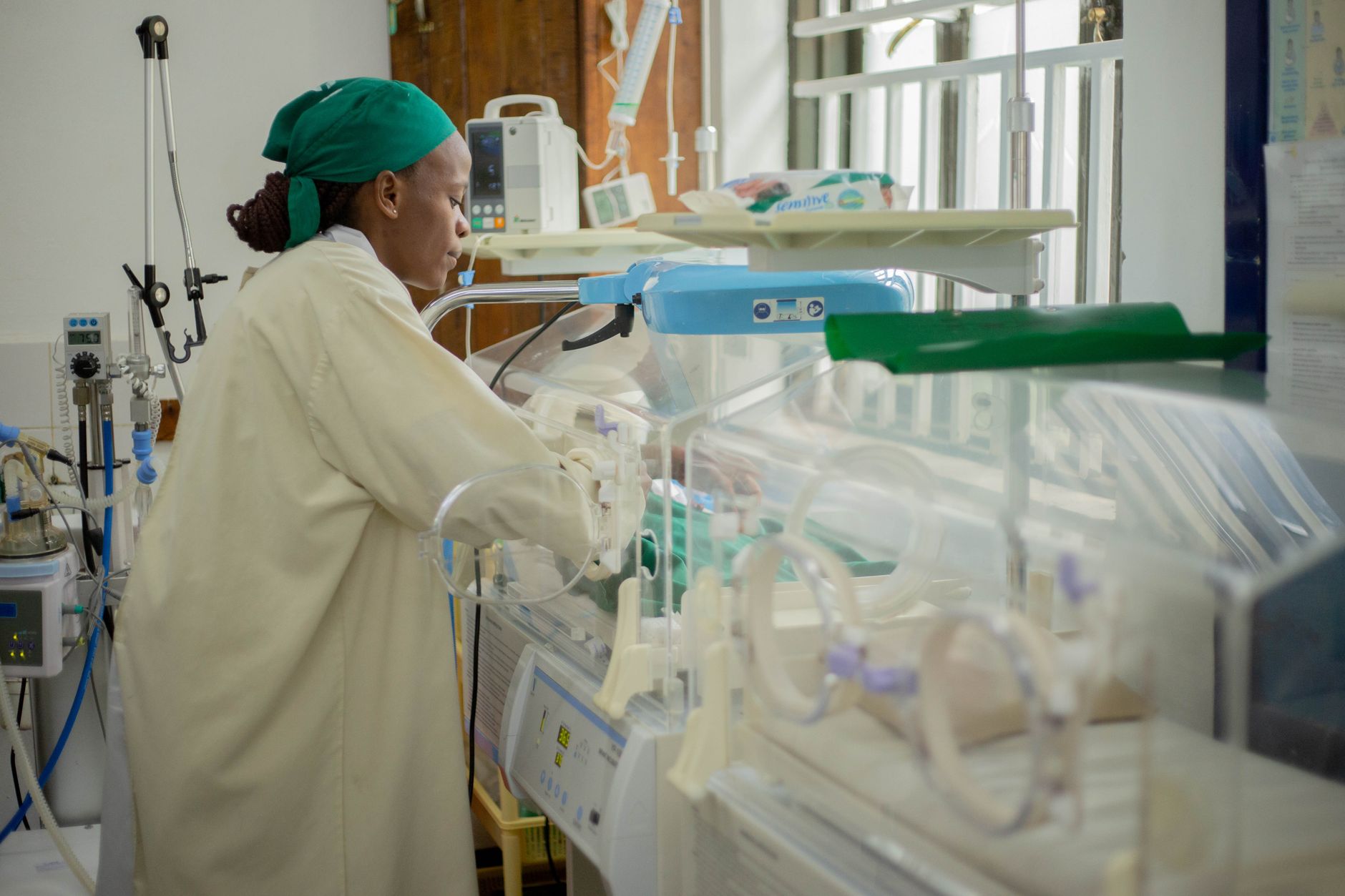 NICU Nurse: What They Do and How to Become One 2026