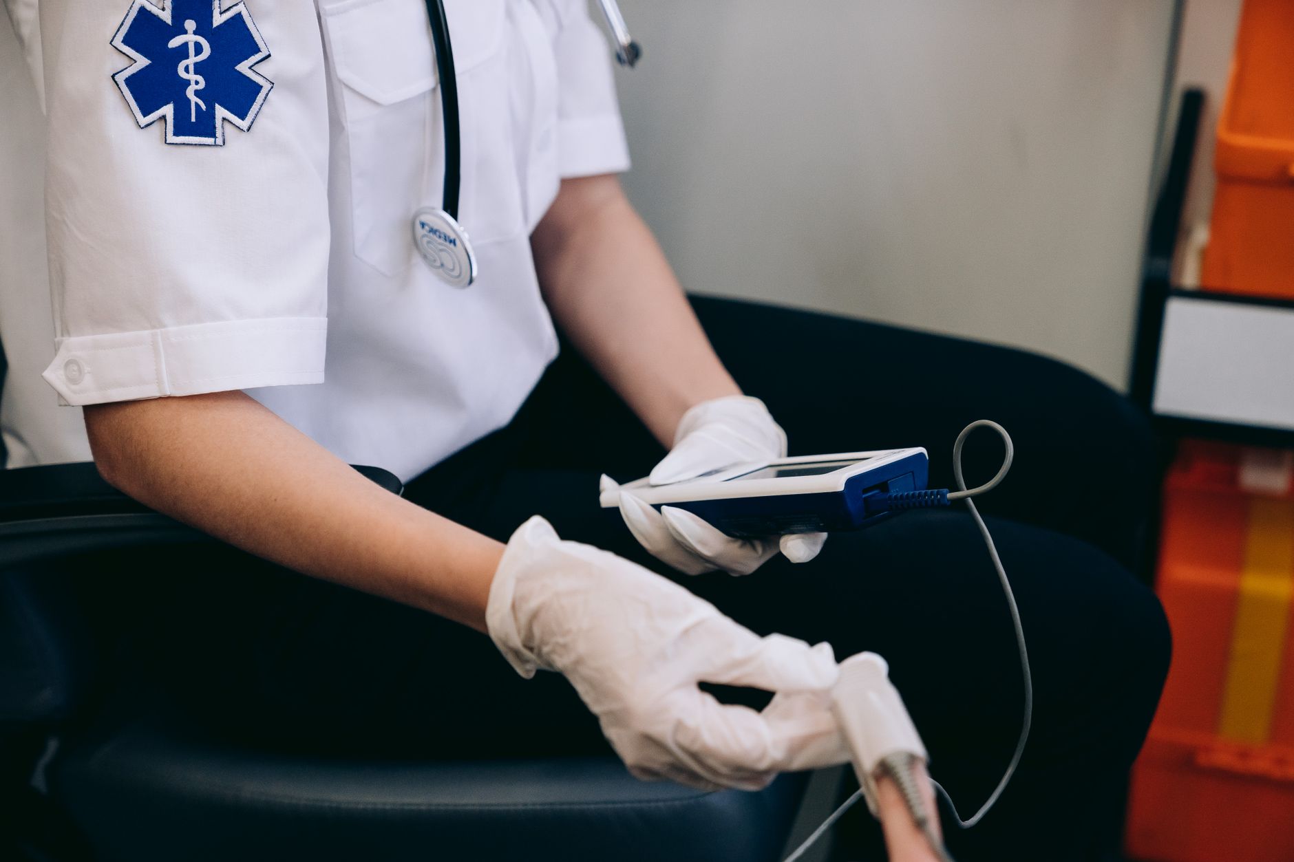 PACU nurse monitoring a patient’s vital signs during post-anesthesia recovery