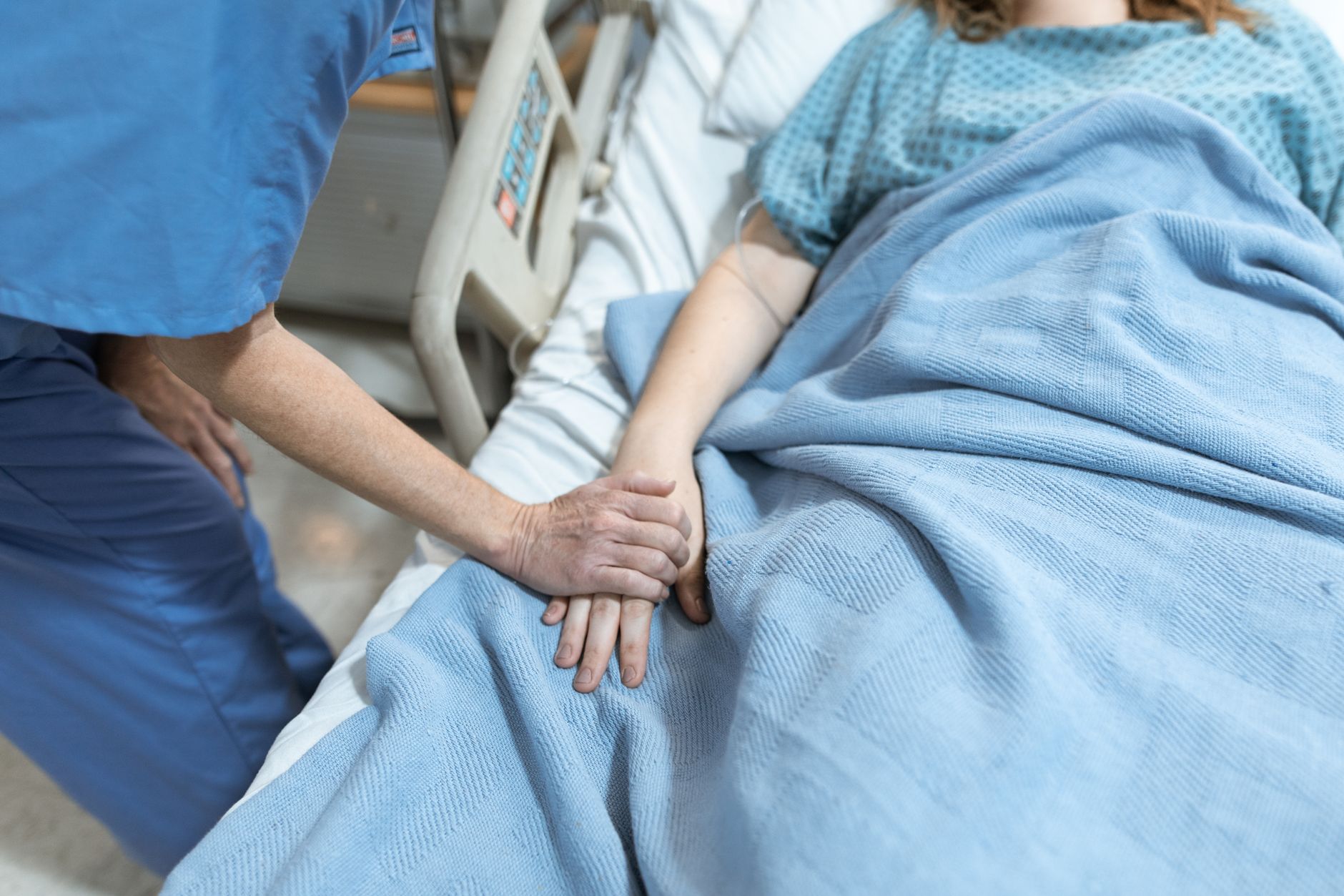 PACU nurse caring for a patient in the immediate post-surgical recovery period