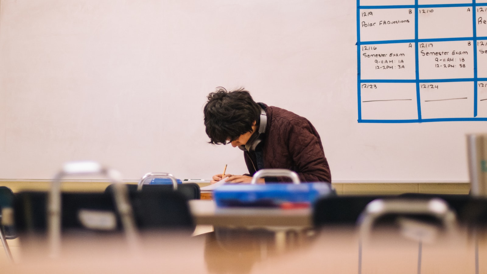Student working through coursework at a desk, the sequenced prerequisite science courses a pre-nursing track is built around